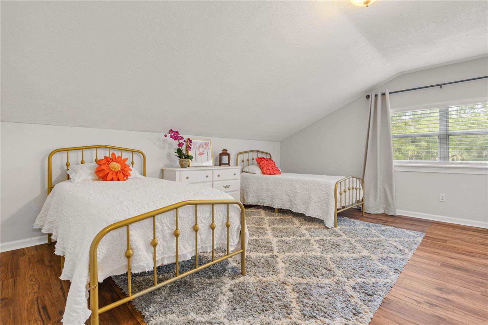 DES PINAR ACRES - Residential