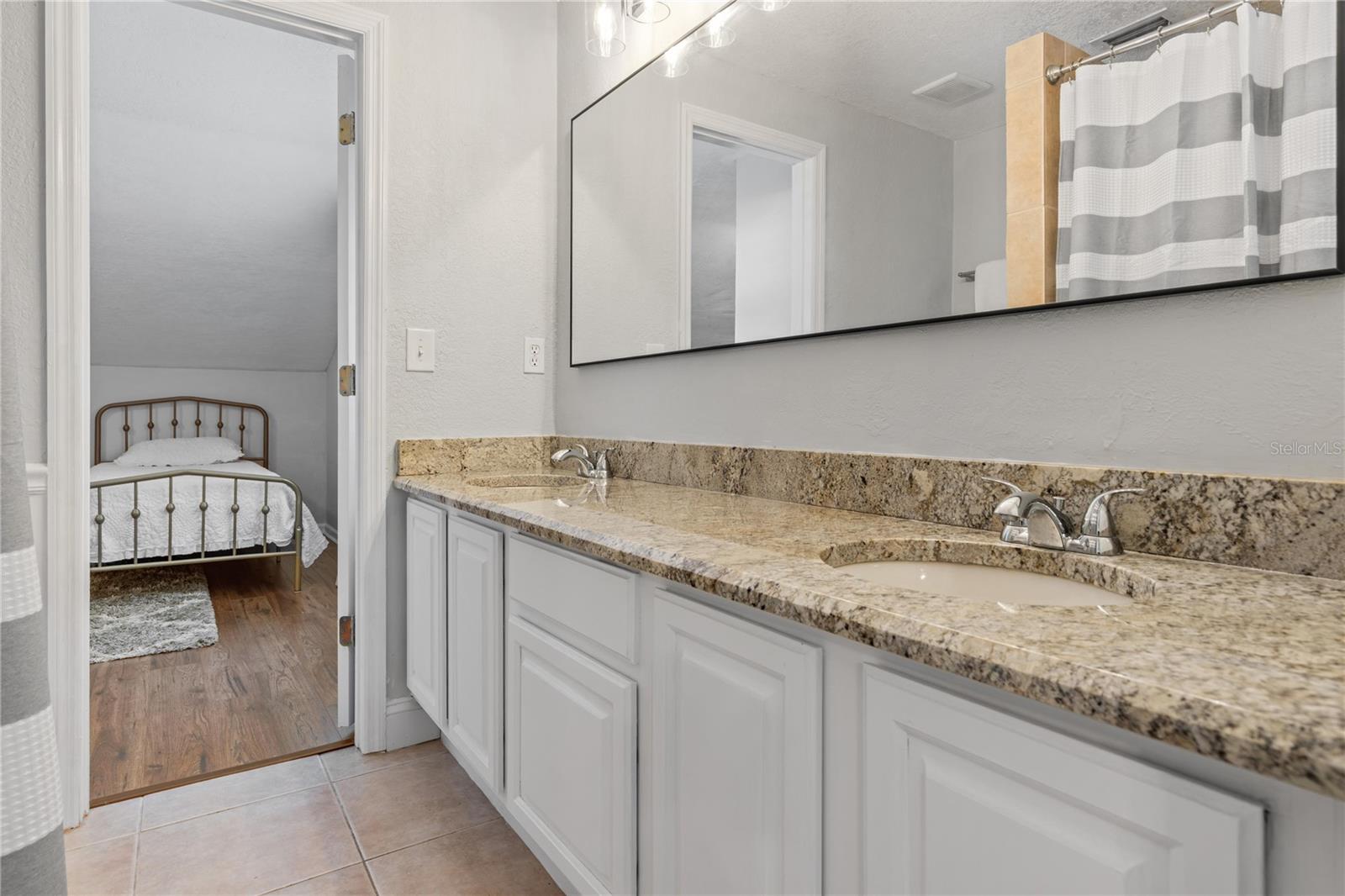 DES PINAR ACRES - Residential