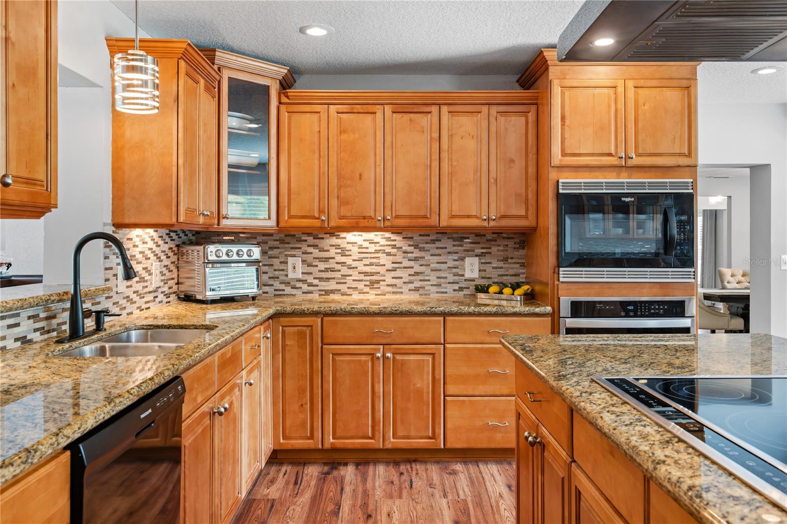 DES PINAR ACRES - Residential