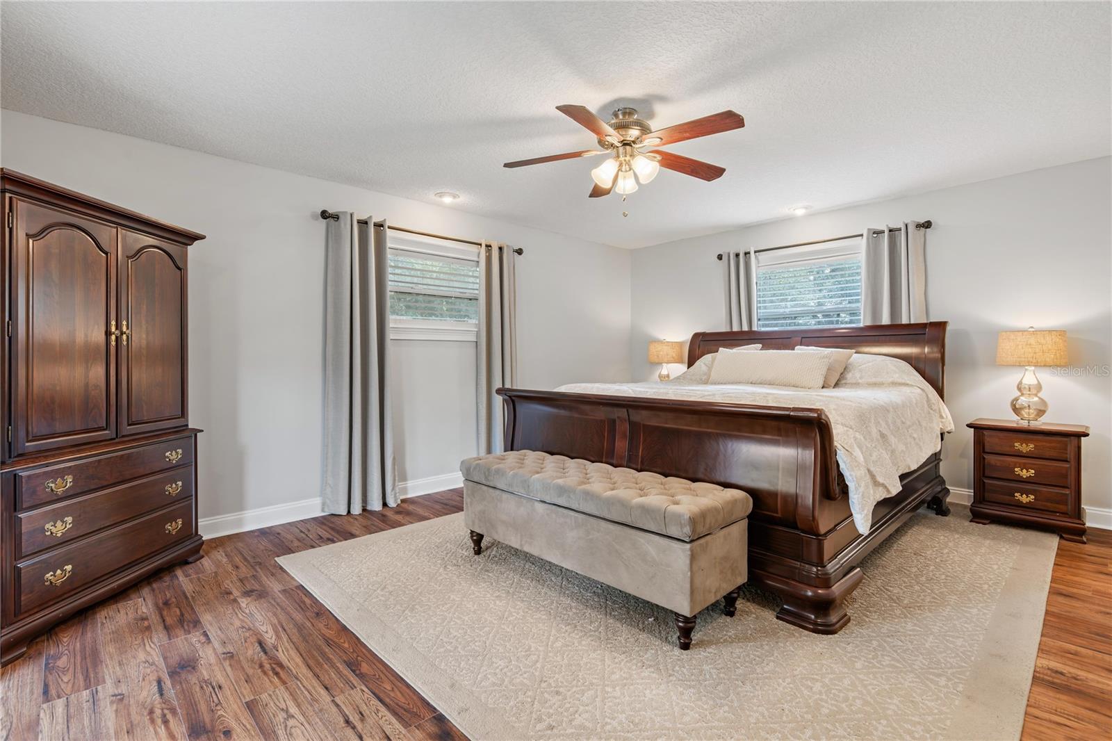 DES PINAR ACRES - Residential