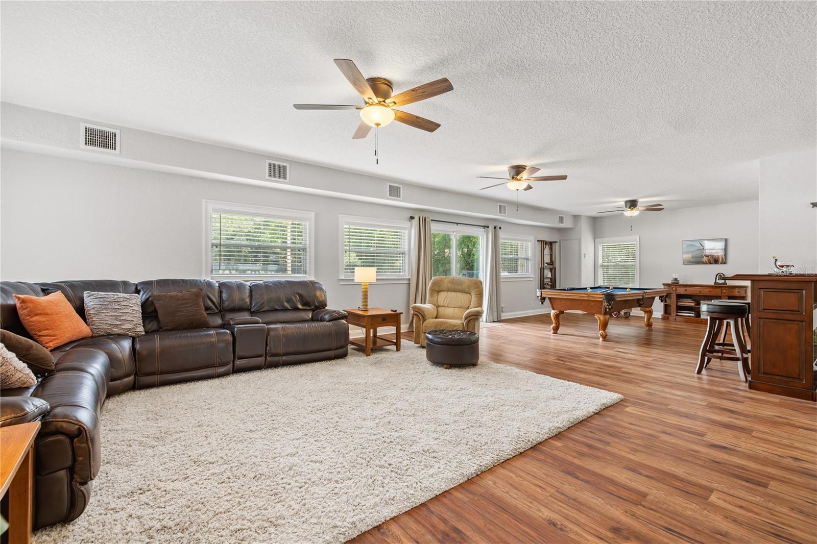 DES PINAR ACRES - Residential