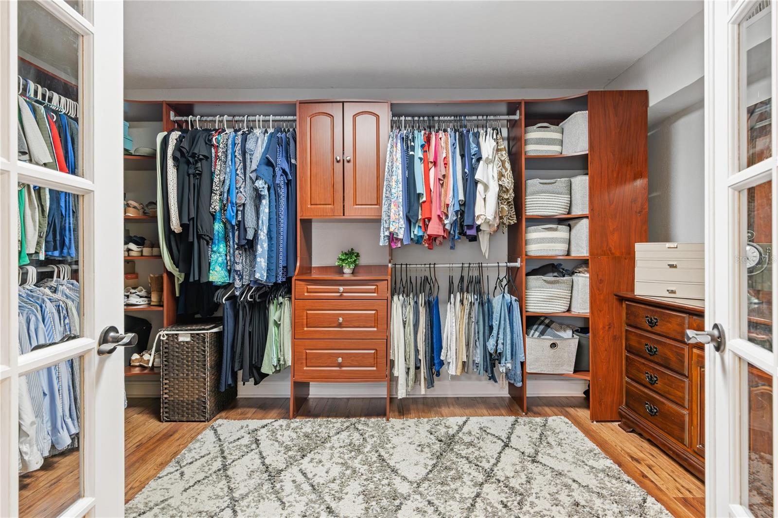 DES PINAR ACRES - Residential