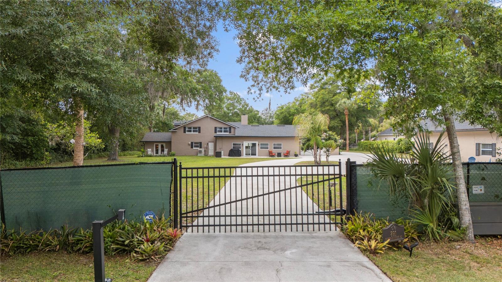 DES PINAR ACRES - Residential