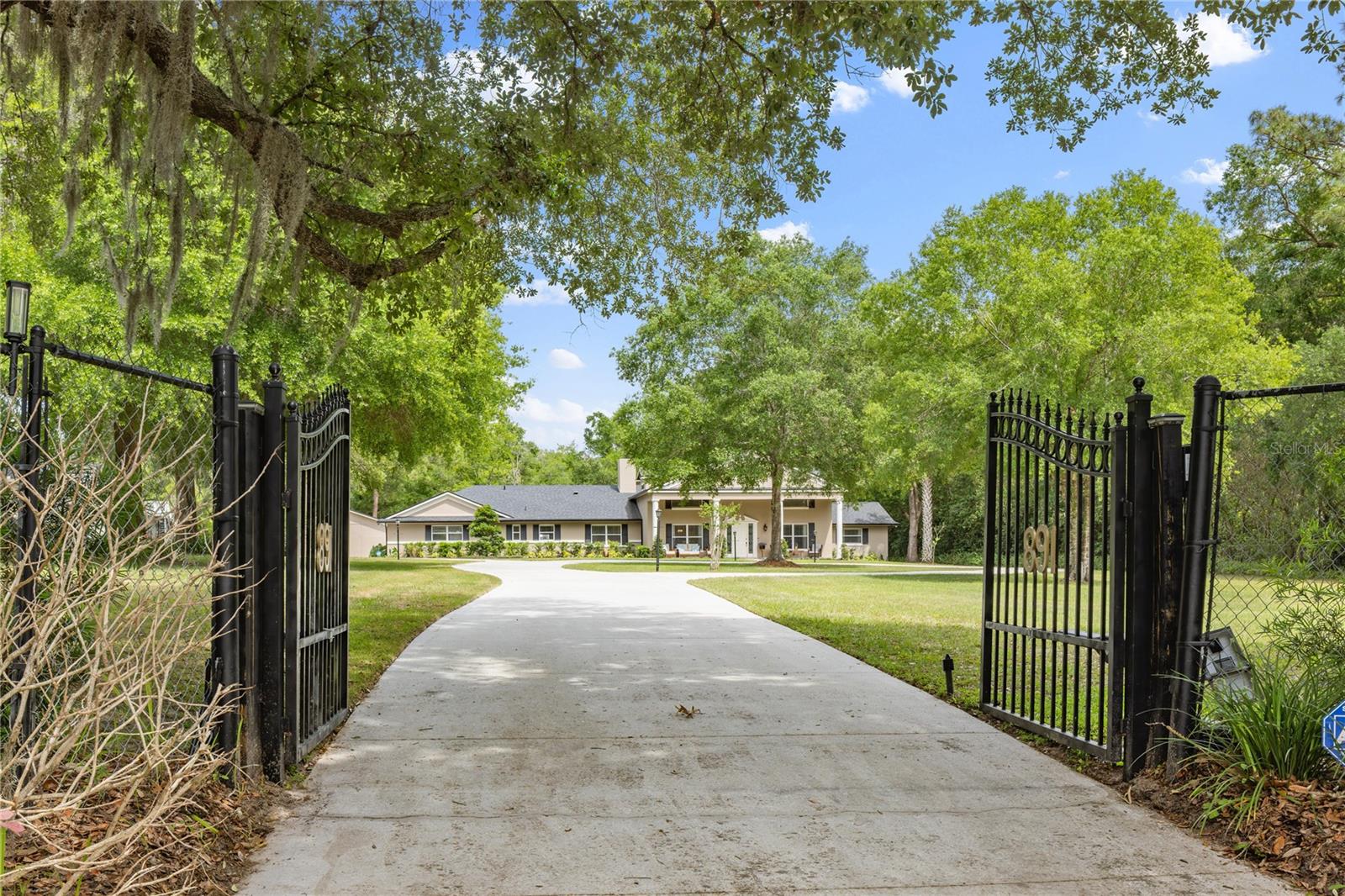 DES PINAR ACRES - Residential