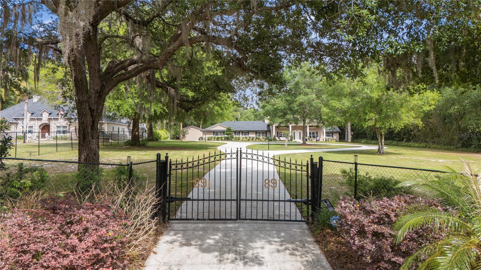 DES PINAR ACRES - Residential