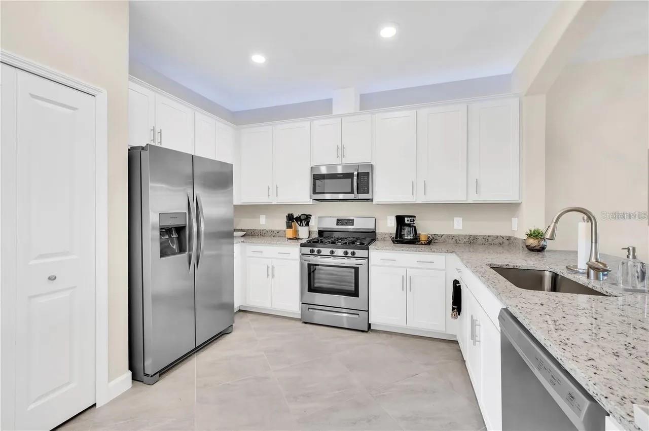 LORRAINE LAKES PH IIA - Residential Lease