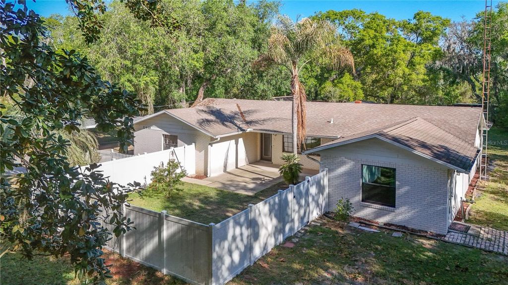 Photo of 11449 Ocklawaha Drive, Leesburg, FL 34788 (MLS # G5109995)