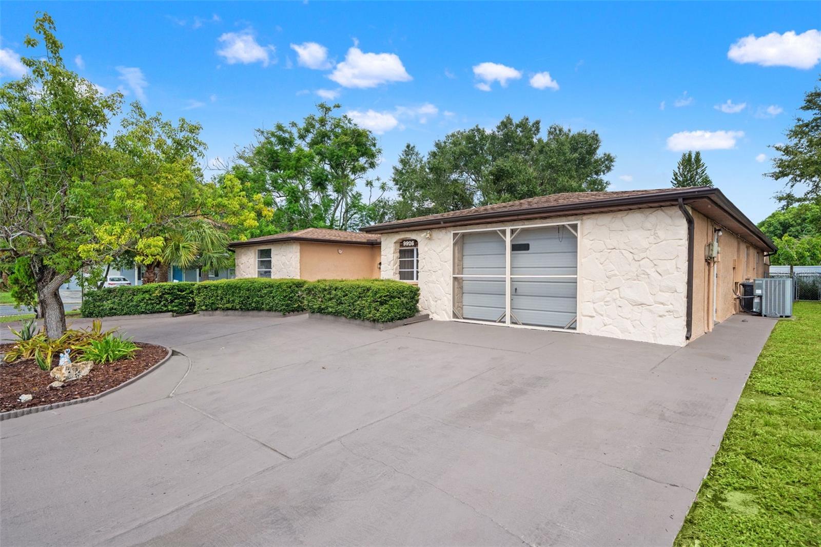9926 LAKESIDE LANE