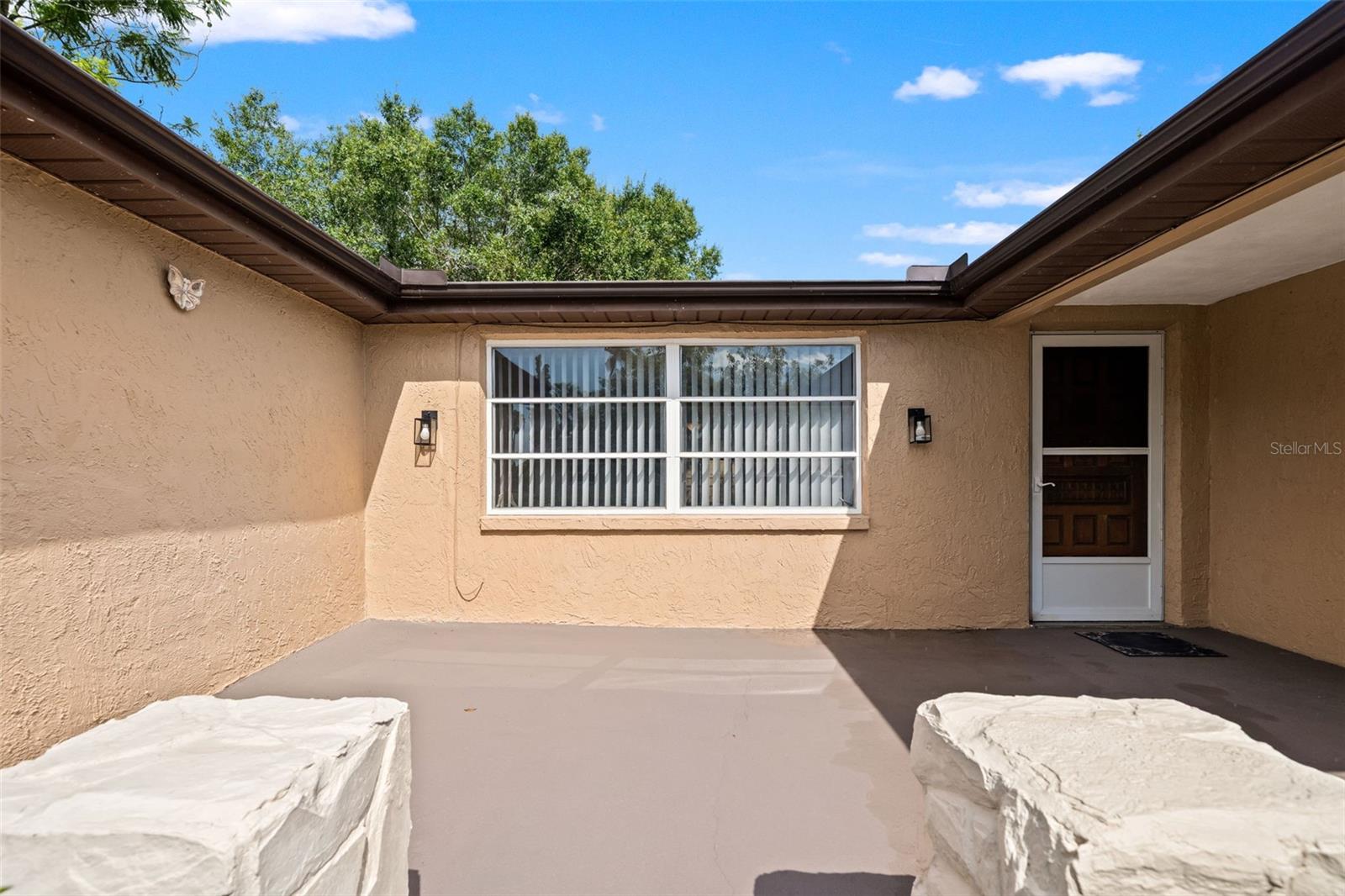 9926 LAKESIDE LANE