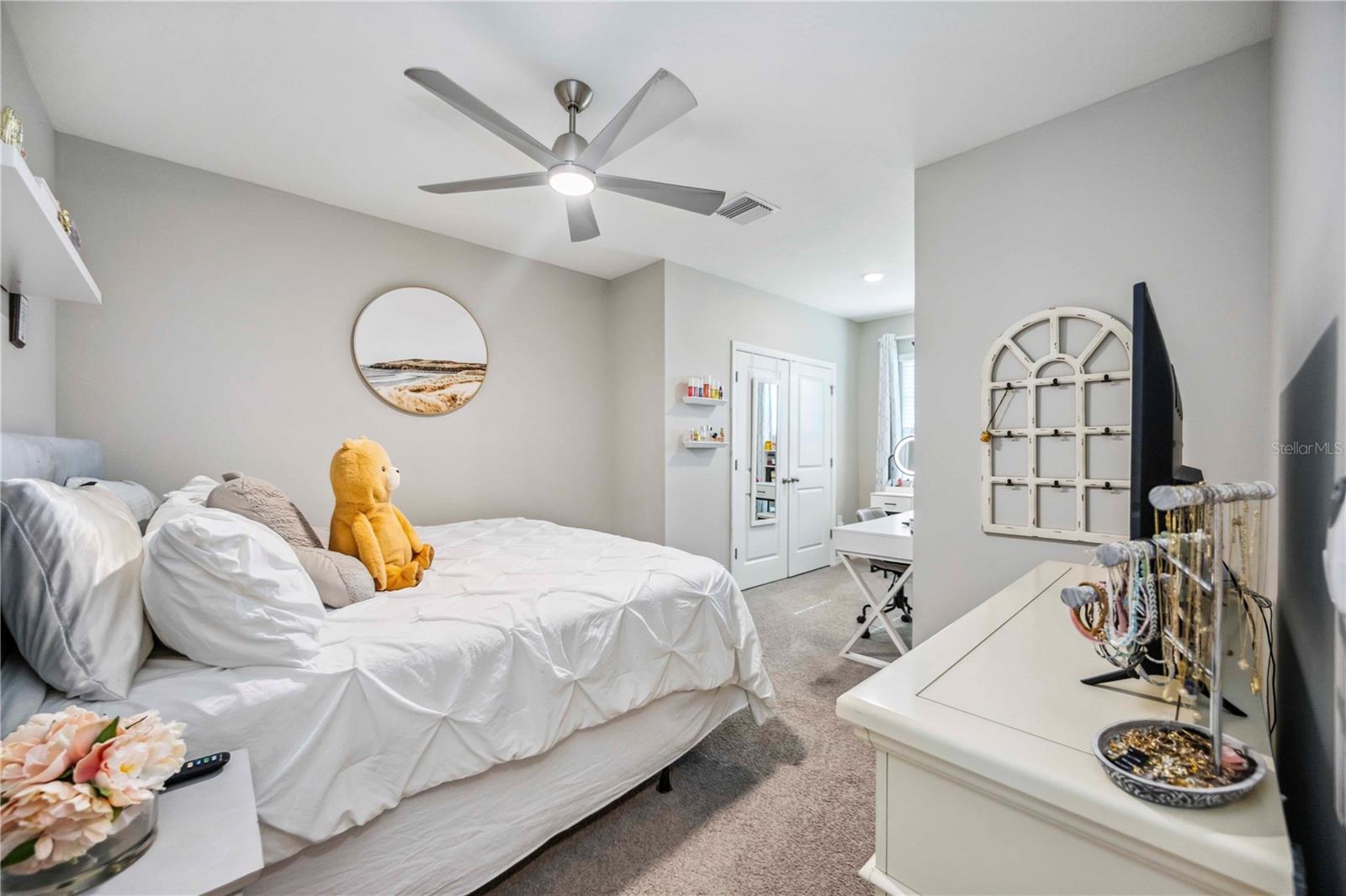 PROMENADE EAST - Residential