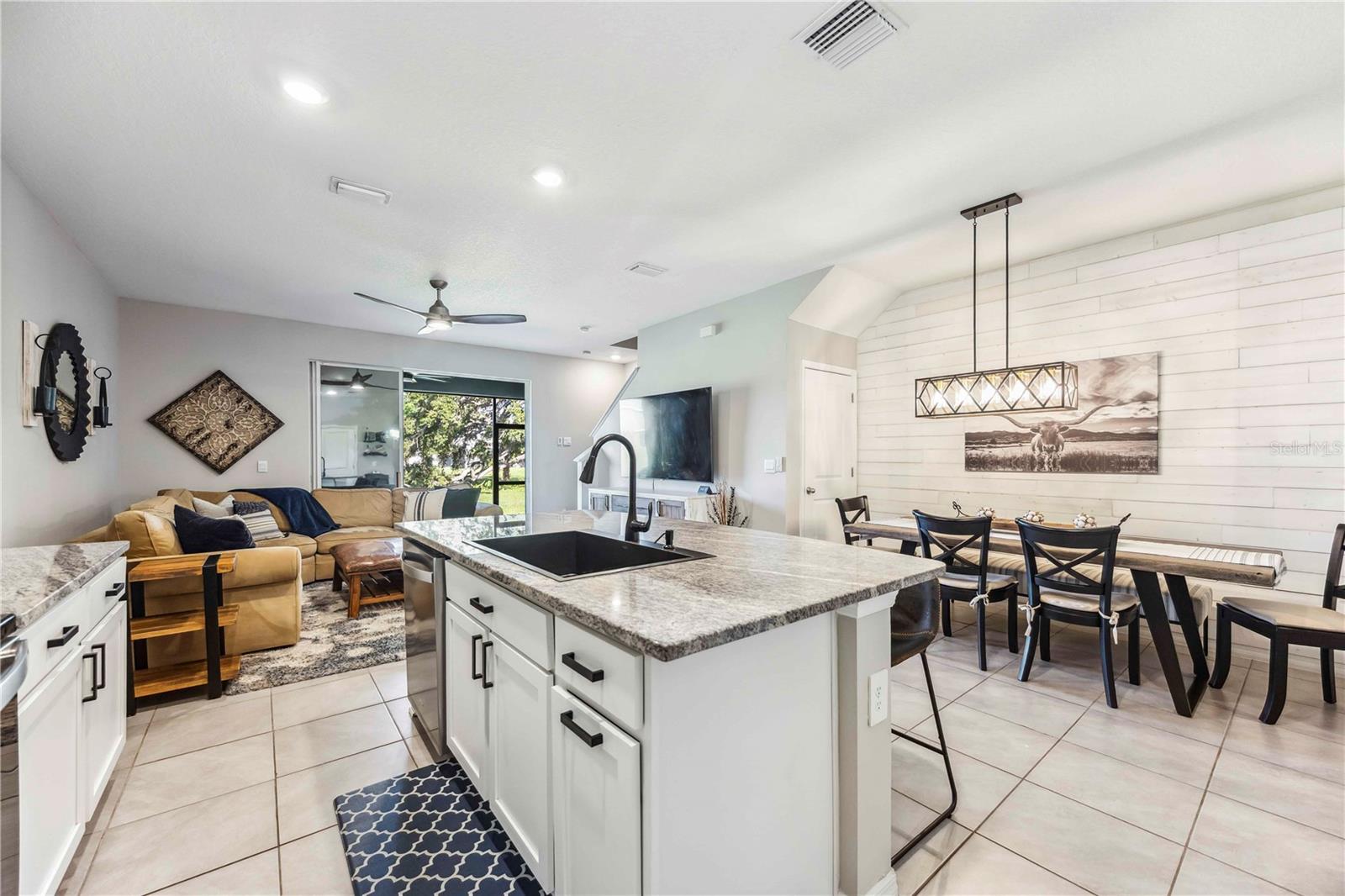 PROMENADE EAST - Residential