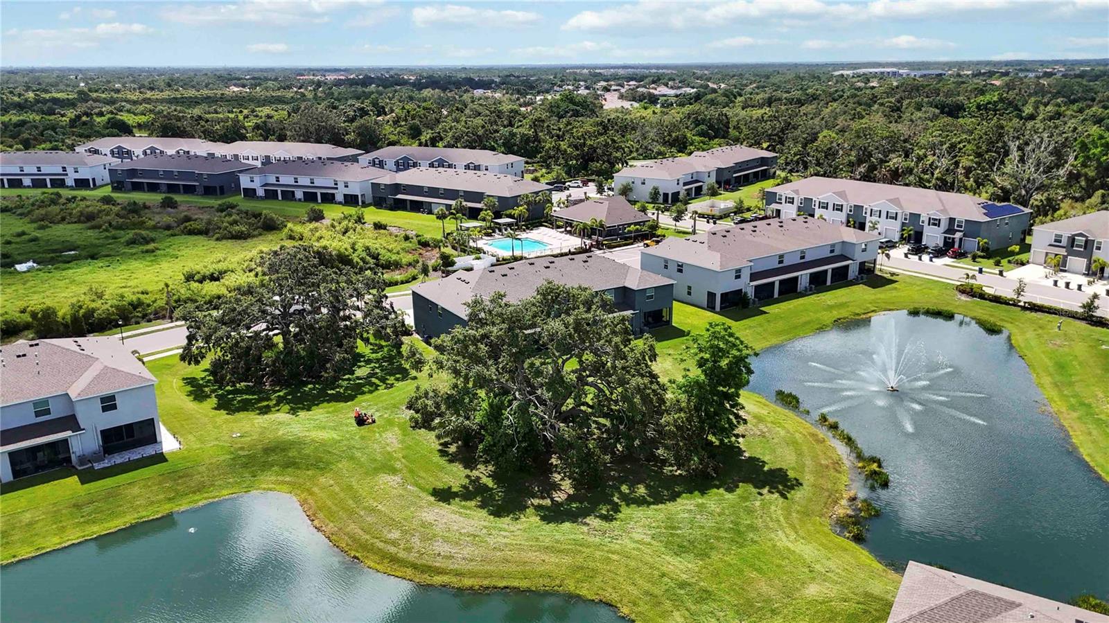 PROMENADE EAST - Residential