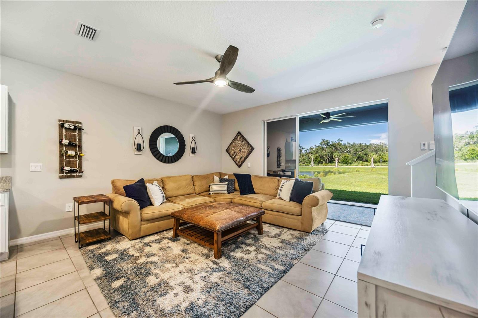 PROMENADE EAST - Residential