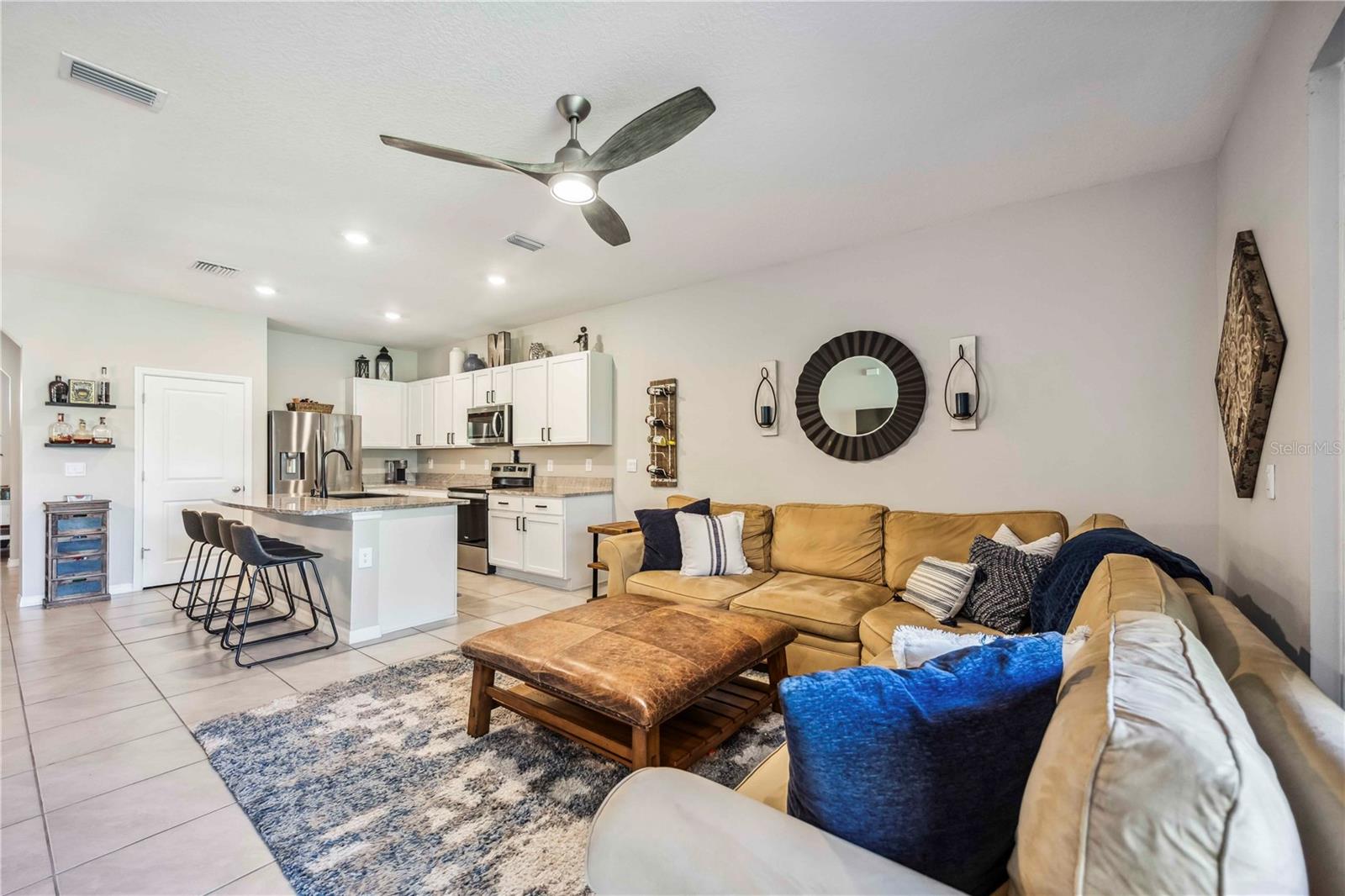 PROMENADE EAST - Residential