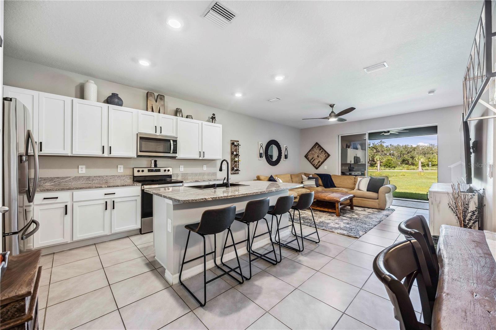 PROMENADE EAST - Residential