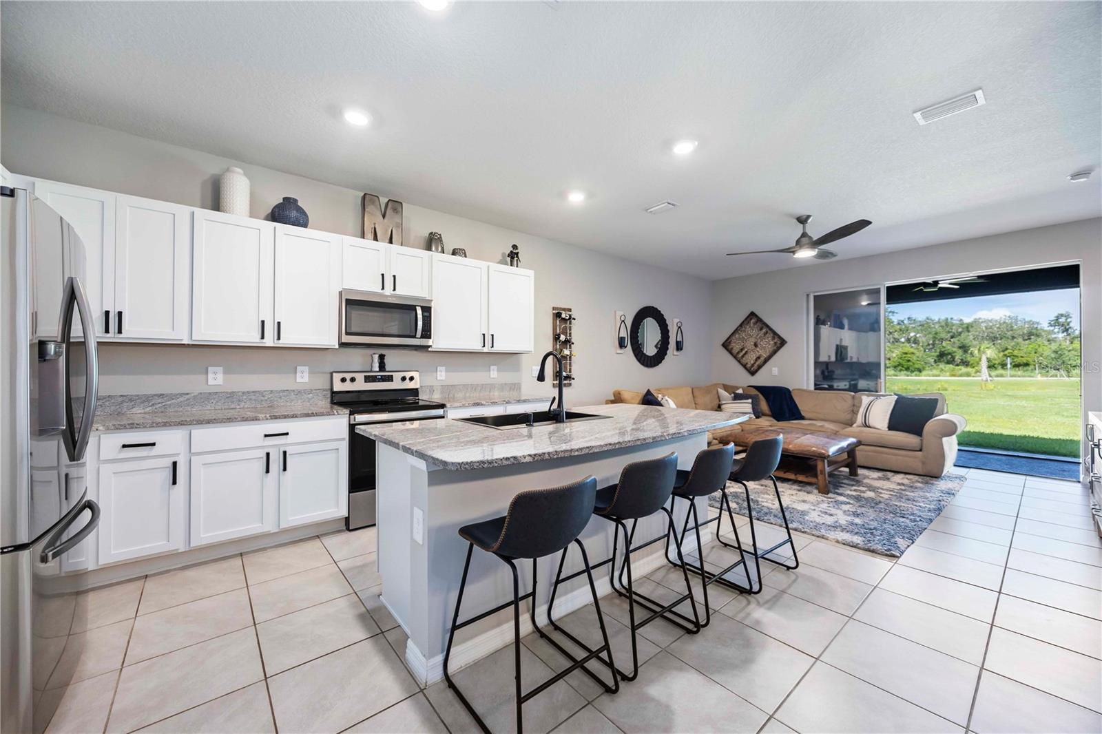 PROMENADE EAST - Residential