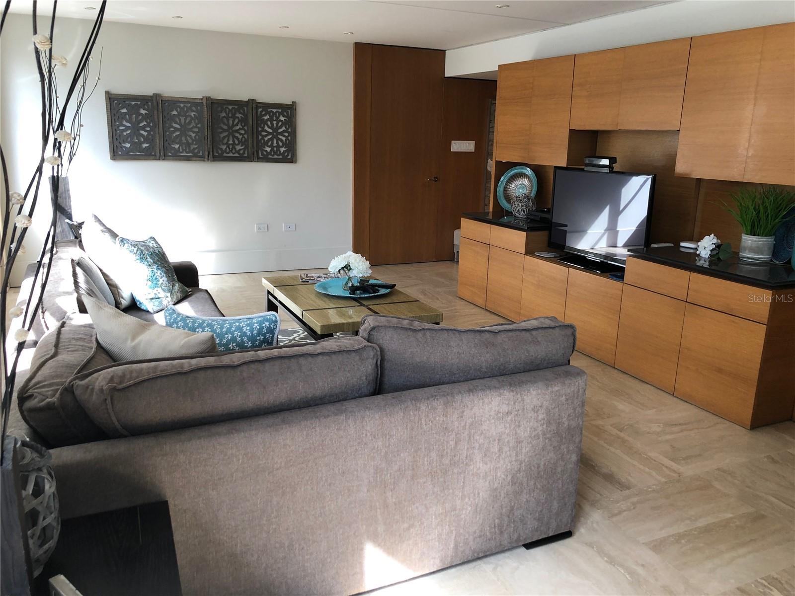 CARRION COURT V - Residential Lease
