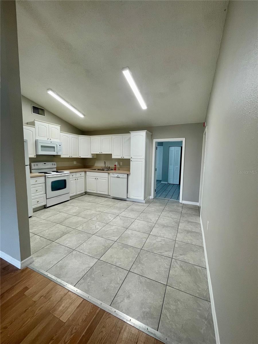 SEVEN SPGS HOMES - Residential Lease