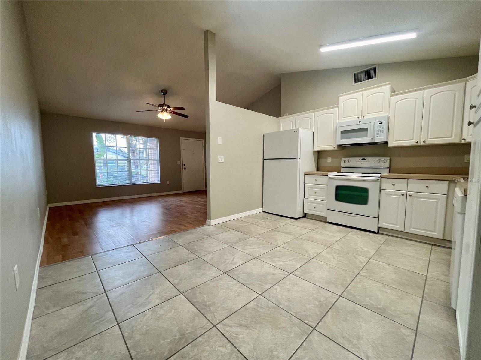 SEVEN SPGS HOMES - Residential Lease