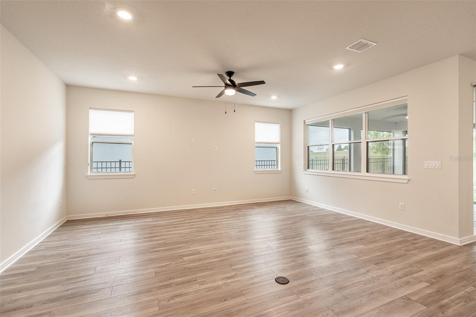 WILLOW RIDGE - Residential