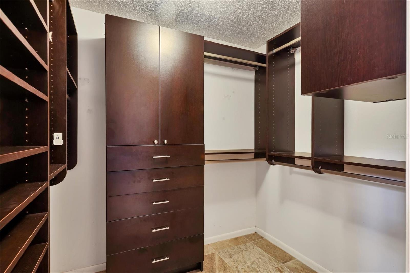 BAY HOLLOW - Residential