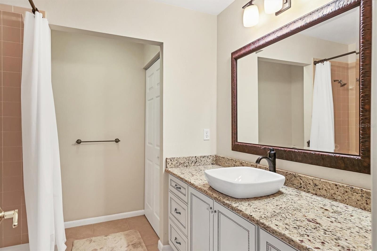 BAY HOLLOW - Residential