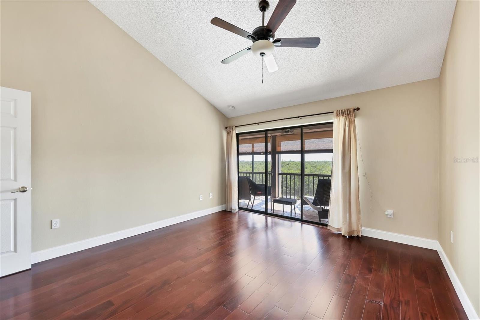 BAY HOLLOW - Residential