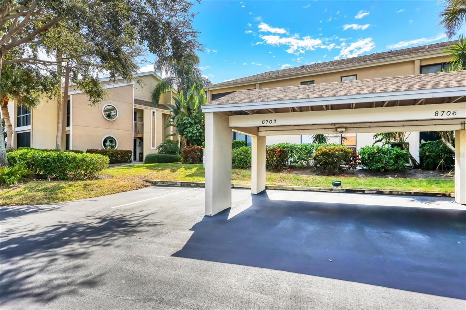 BAY HOLLOW - Residential