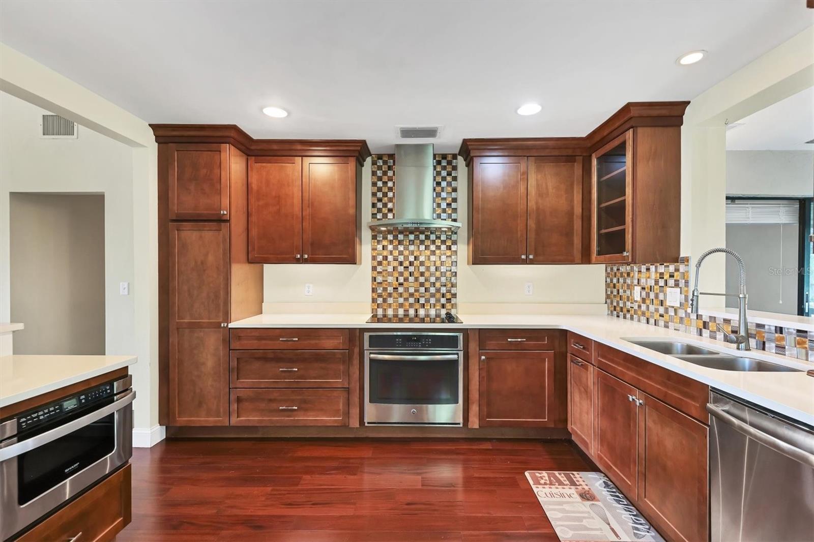 BAY HOLLOW - Residential