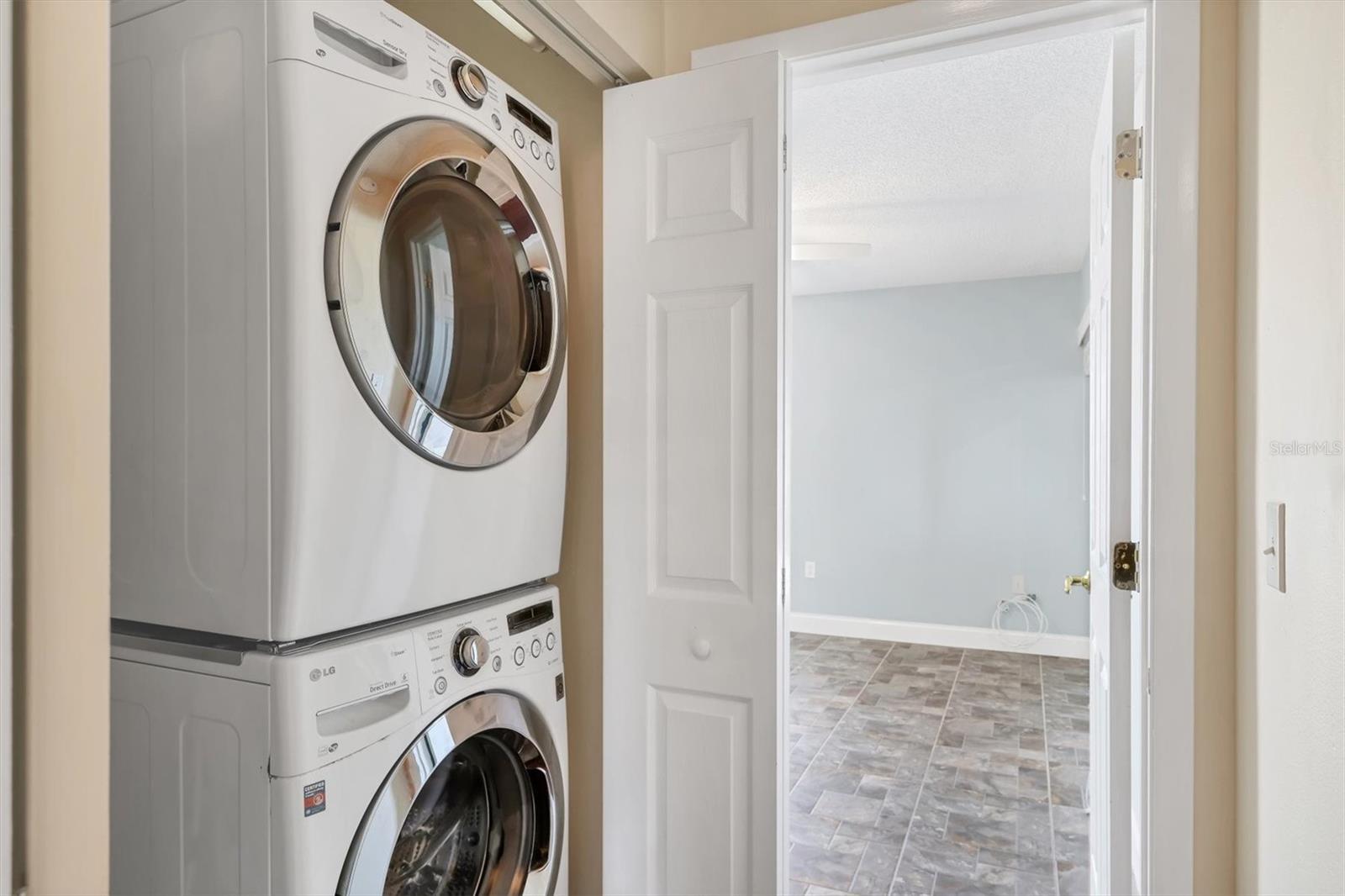 BAY HOLLOW - Residential