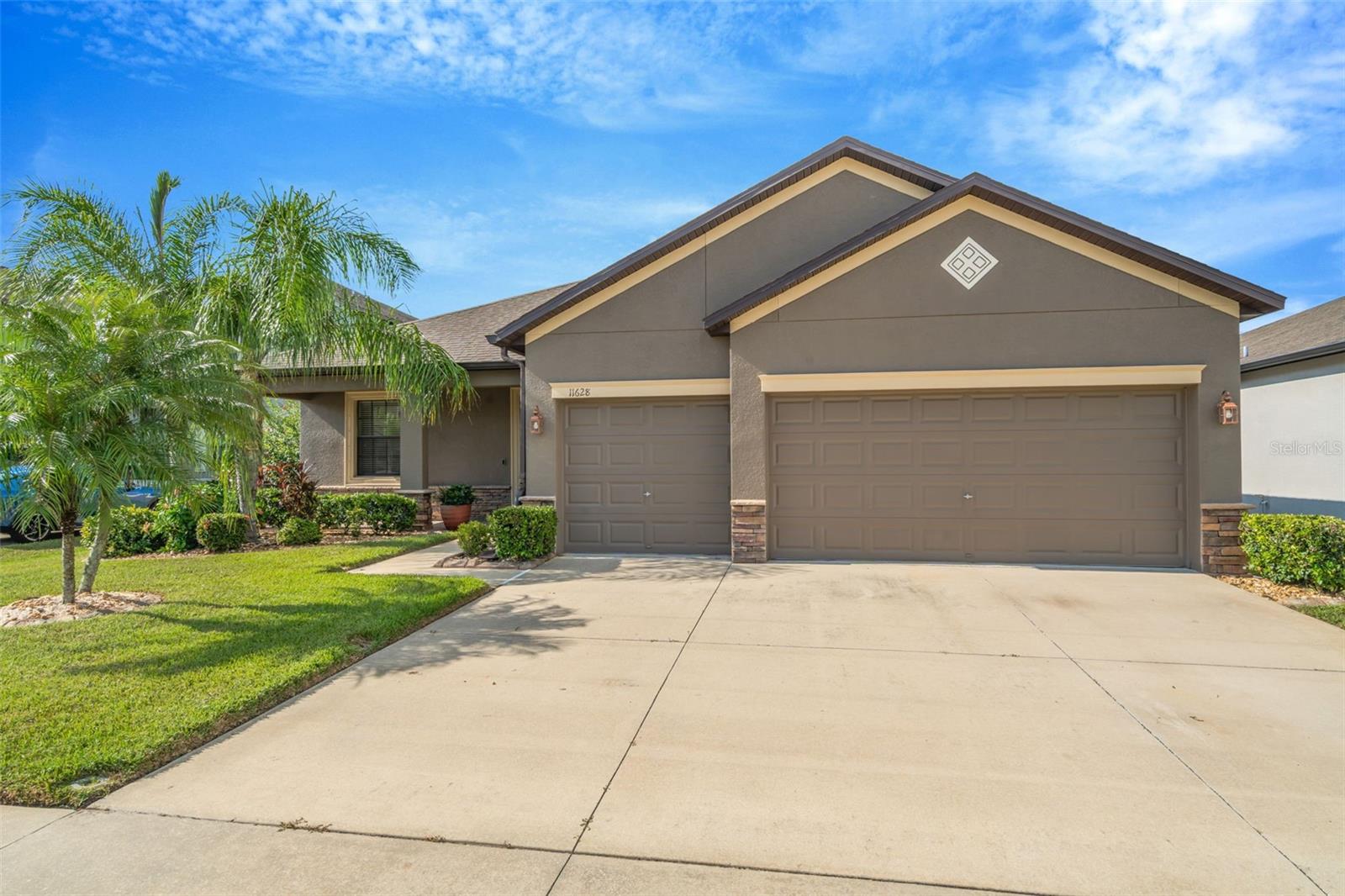 Welcome to this spacious 4-bedroom, 3-bath home in the sought-after Southfork community of Riverview! Built in 2015, this one-story residence offers over 2,400 sq.ft. of open living space, perfect for everyday living and entertaining. The kitchen boasts granite countertops, stainless steel appliances, and abundant cabinetry, opening seamlessly to the living and dining areas. The private primary suite features a walk-in closet and en-suite bath, while three additional bedrooms provide room for family, guests, or a home office.
Enjoy resort-style amenities including a sparkling pool, playgrounds, scenic walking trails. With low HOA fees, convenient access to I-75, shopping, dining, and top-rated schools, this move-in ready home offers the ideal balance of comfort, convenience, and community living.