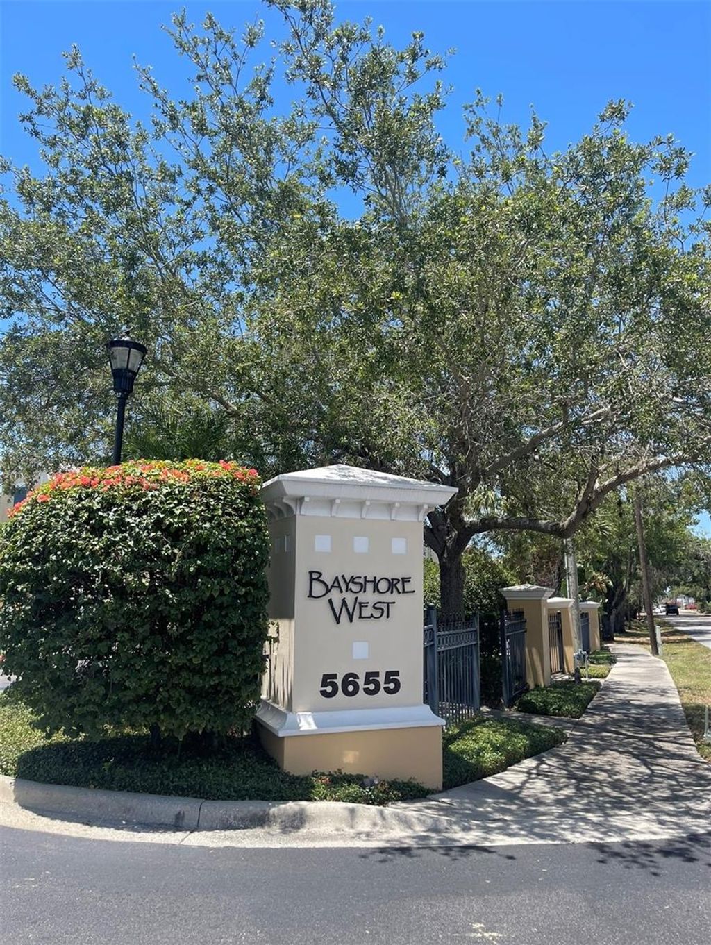 Photo of 3133 Bayshore Oaks Drive, Tampa, FL 33611 (MLS # TB8446411)