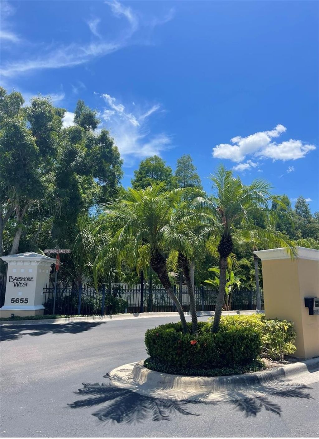 Photo of 3133 Bayshore Oaks Drive, Tampa, FL 33611 (MLS # TB8446411)