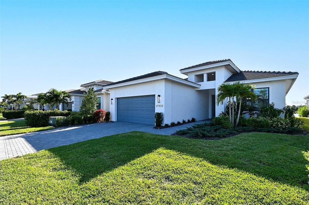 Photo of 17022 Cresswind Terrace, Lakewood Ranch, FL 34211 (MLS # A4688185)