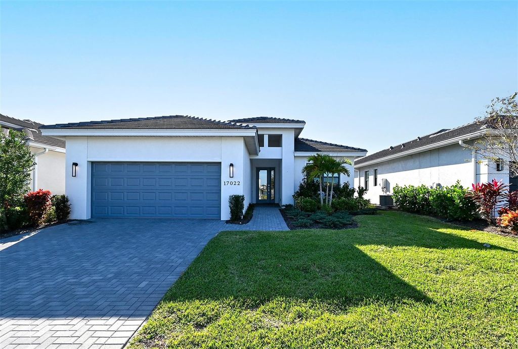 Photo of 17022 Cresswind Terrace, Lakewood Ranch, FL 34211 (MLS # A4688185)