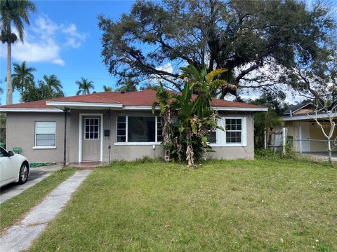 Photo of 415 4th Avenue E, Bradenton, FL 34208 (MLS # TB8496334)