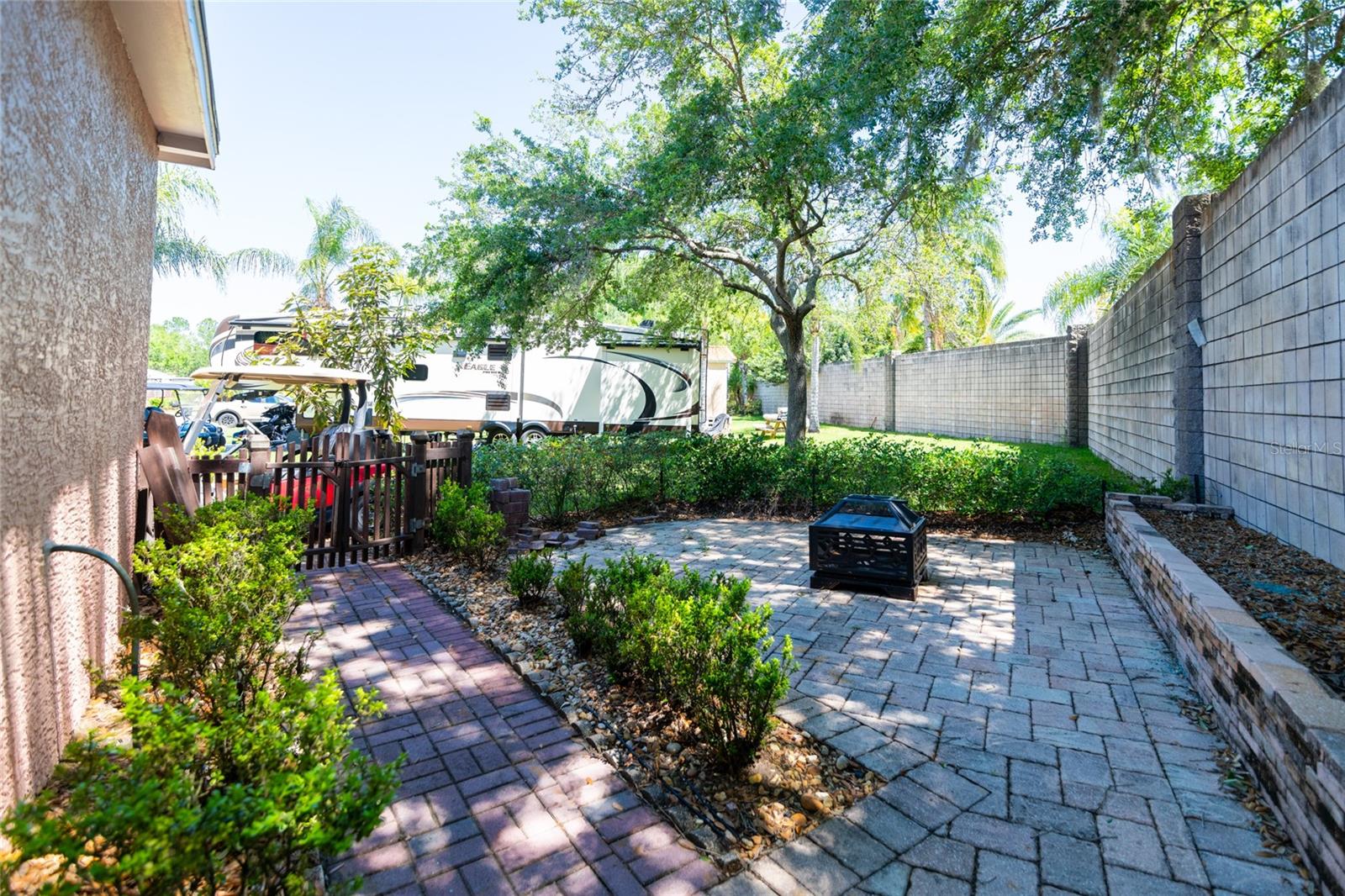 CALIENTE CASITA VILLAGE - Residential