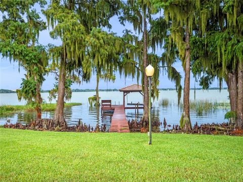 A home in WINTER HAVEN