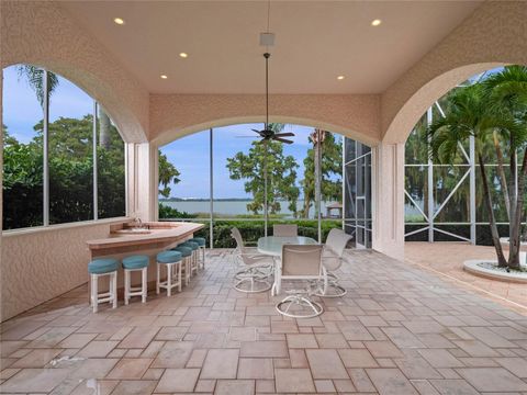 A home in WINTER HAVEN