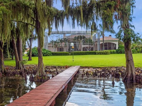 A home in WINTER HAVEN