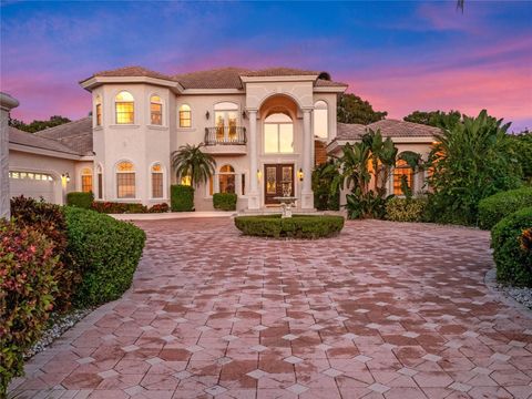 A home in WINTER HAVEN