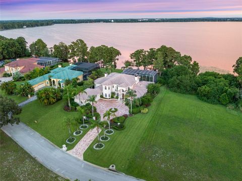 A home in WINTER HAVEN