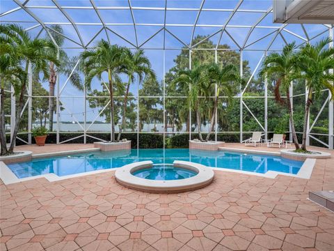 A home in WINTER HAVEN