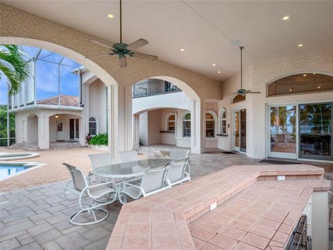 A home in WINTER HAVEN