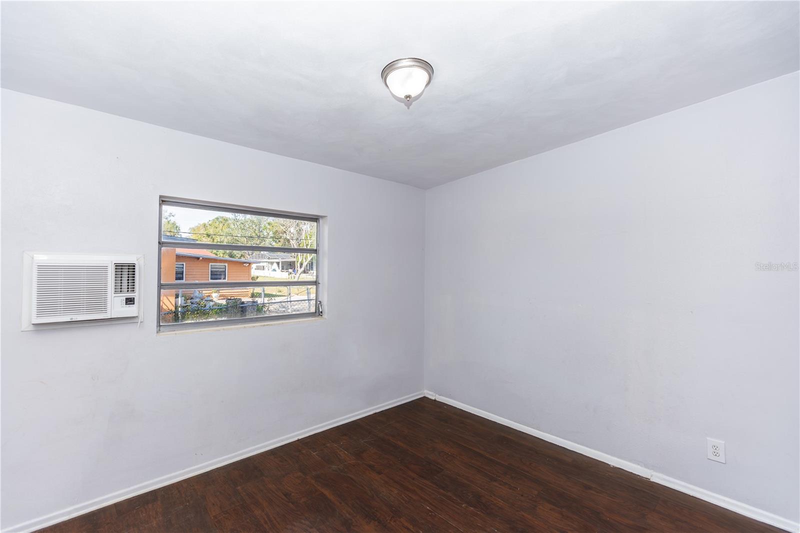 PINE HILLS PARK SUB - Residential Lease