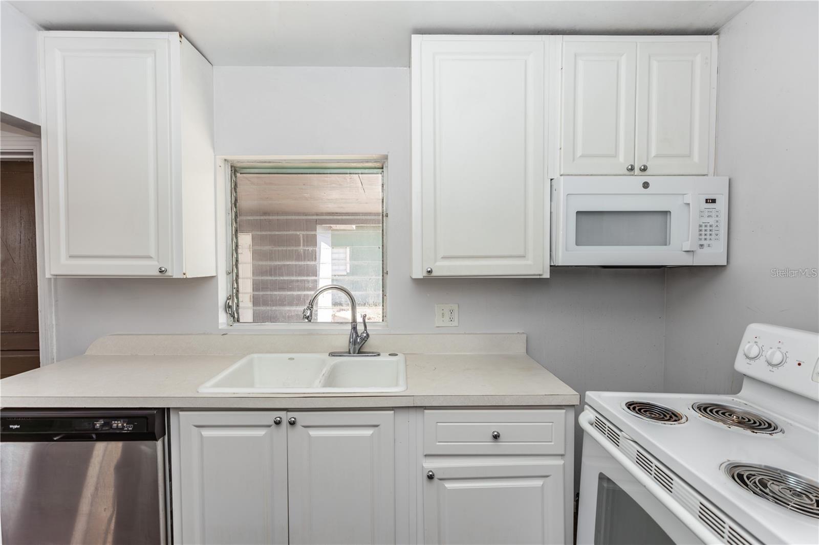 PINE HILLS PARK SUB - Residential Lease