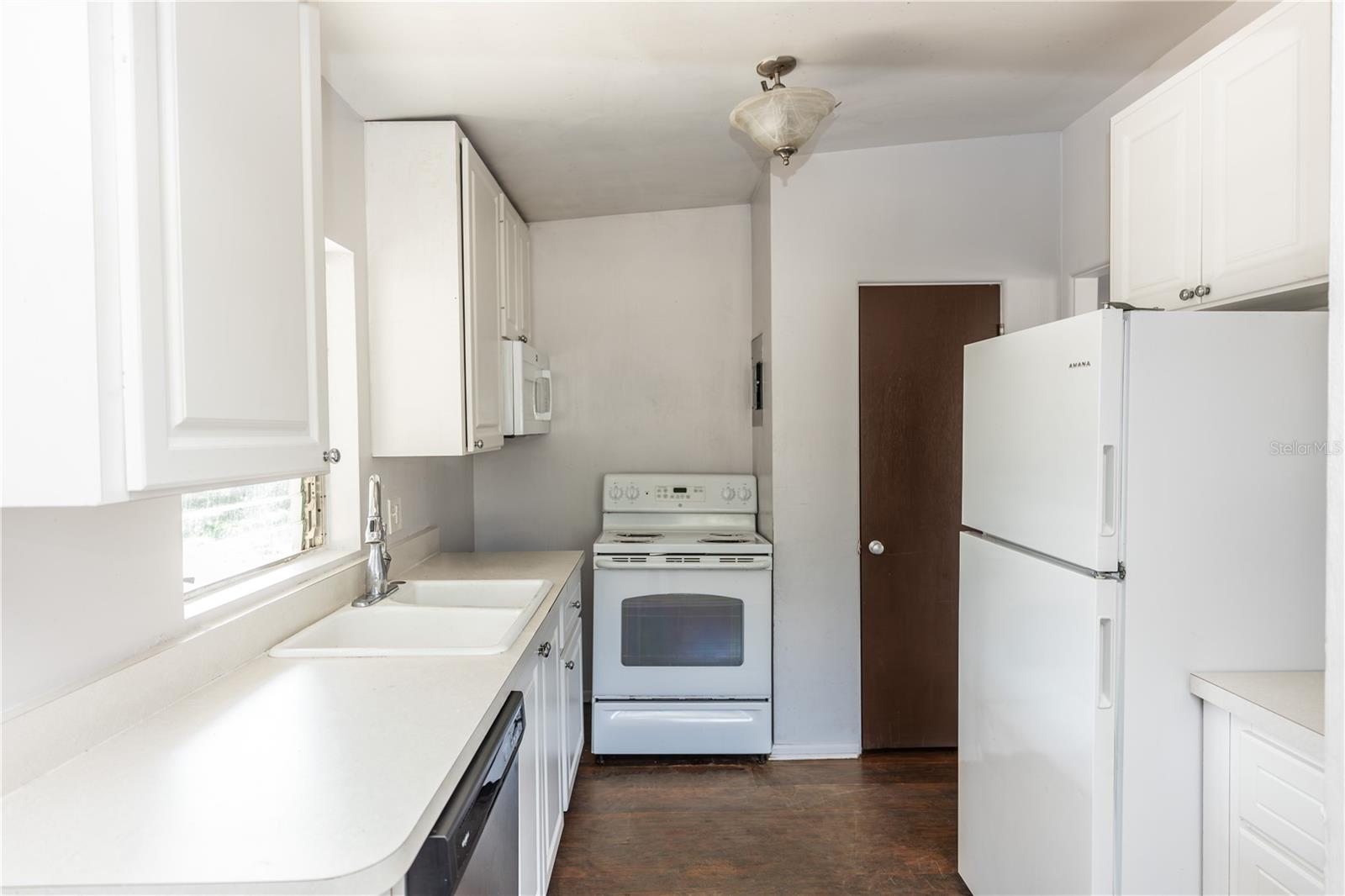 PINE HILLS PARK SUB - Residential Lease