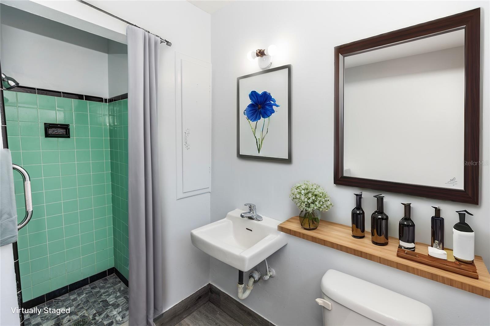 PINE HILLS PARK SUB - Residential Lease