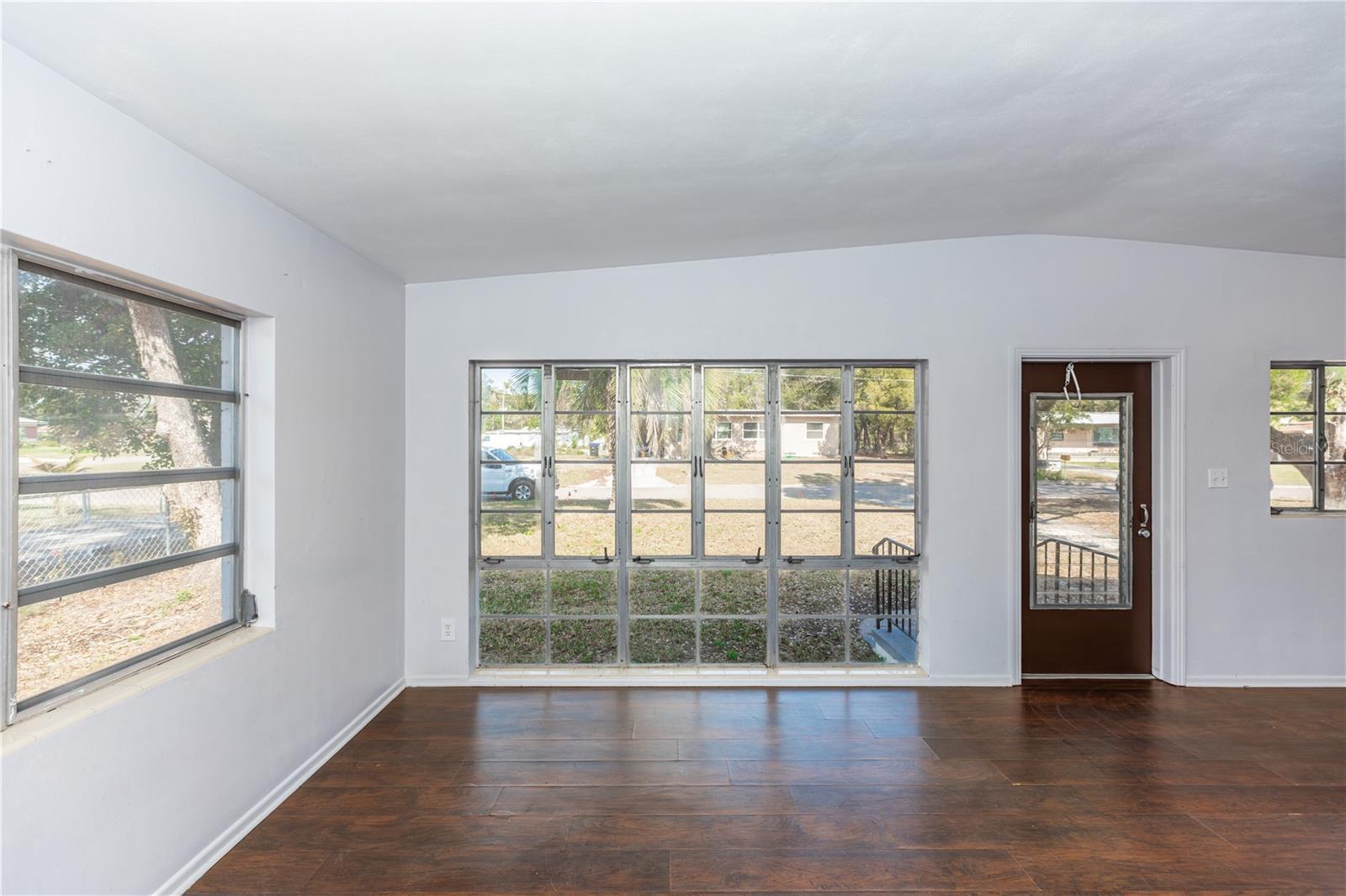 PINE HILLS PARK SUB - Residential Lease