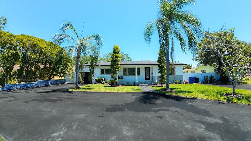 Photo of 936 Alcazar Way S, St Petersburg, FL 33705 (MLS # TB8503129)